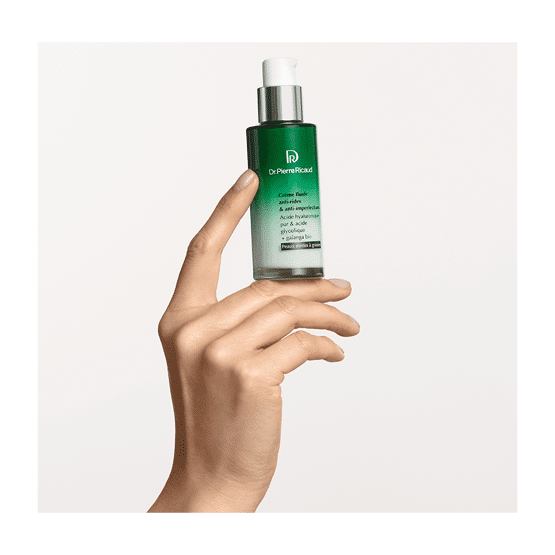Crème fluide anti-rides & anti-imperfections  pot ouvert