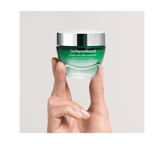 Aufpolsternde Anti-Falten-Creme, 4 Hyaluronsäuren + aktive Bio-Alfalfa-Fraktion vidéo