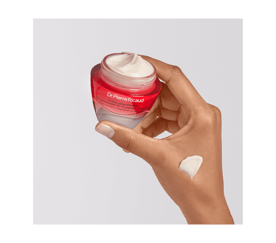 Aufbauende Creme gegen Falten und Pigmentflecken texture